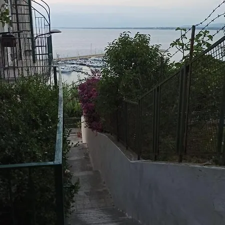 Anreale بيت ضيافة 4*